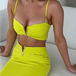 Maryse V-Hardware Crop Top - Fresh Green